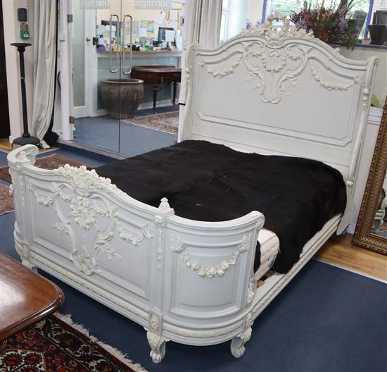 A French Louis XVI style bed painted in grey and cream W.164cm